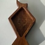 وعاء خشبي على شكل فانوس