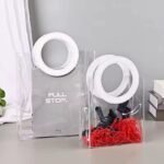 كيس هدايا شفاف مع يد ابيض دائرية