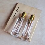 ⁦علب عطر زجاج مربع شفاف مع غطاء ذهبي - 10 مل⁩ - الصورة ⁦2⁩