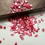 احجار تزين صغيرة-احمر- 100 غرام