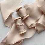 ⁦شريط هدايا انيق - بيج لاتيه⁩ - الصورة ⁦4⁩