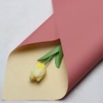 ورق تغليف هدايا- زهري غامق مع بيج