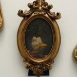 برواز التاج الدائري