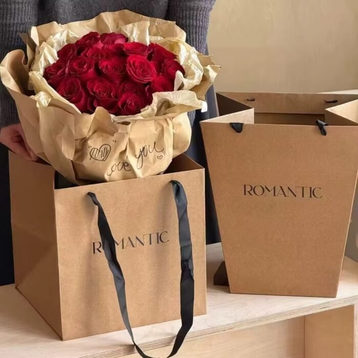 ⁦كيس ورقي كرافت للهدايا والزهور – Romantic⁩ - الصورة ⁦3⁩